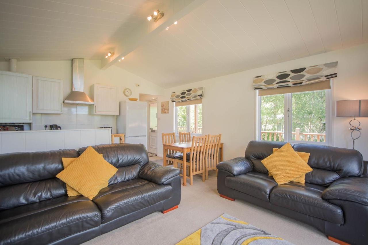 Puddleduck With Hot Tub On Felmoor Park Holiday home *