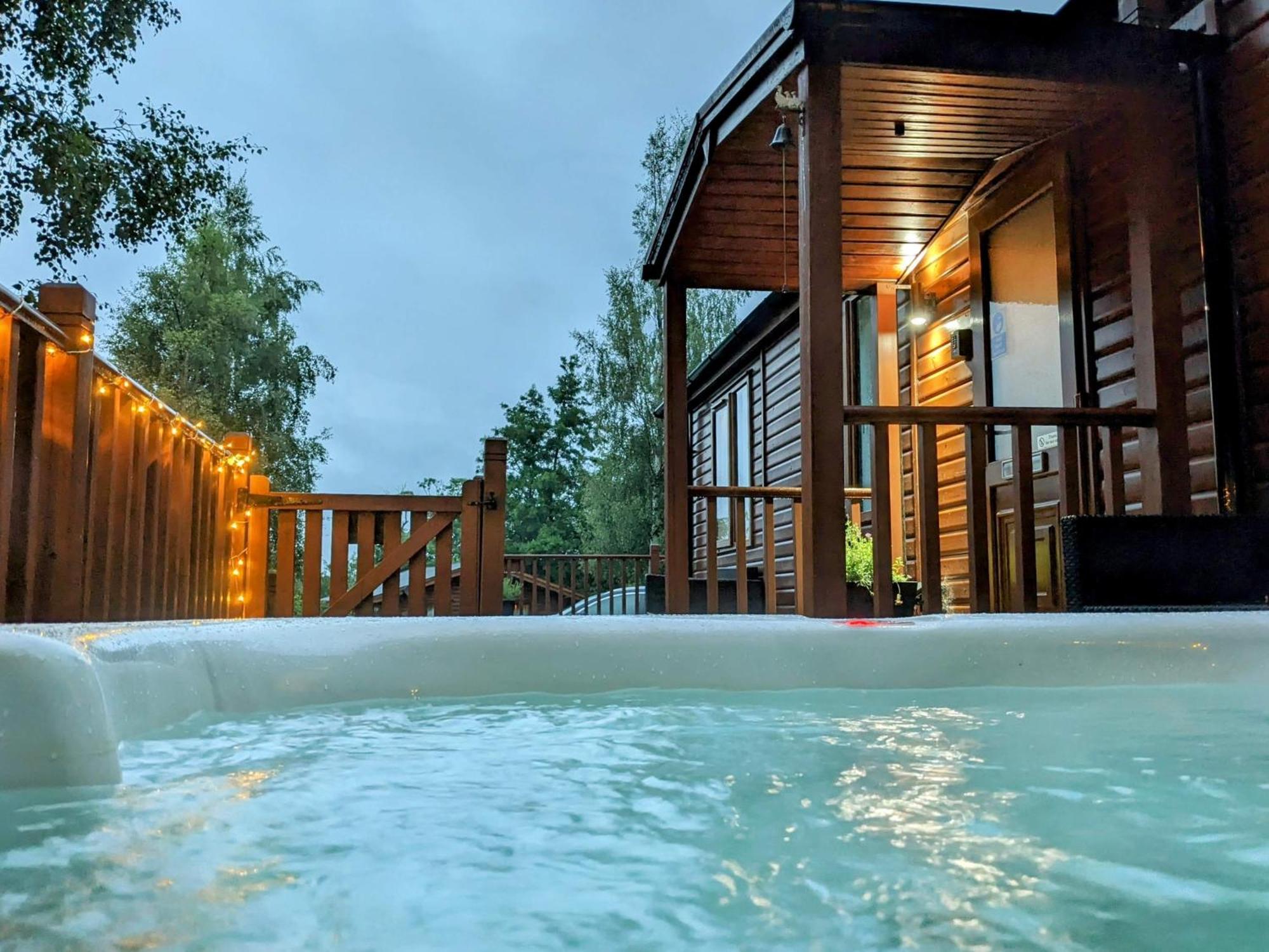 Puddleduck With Hot Tub On Felmoor Park *