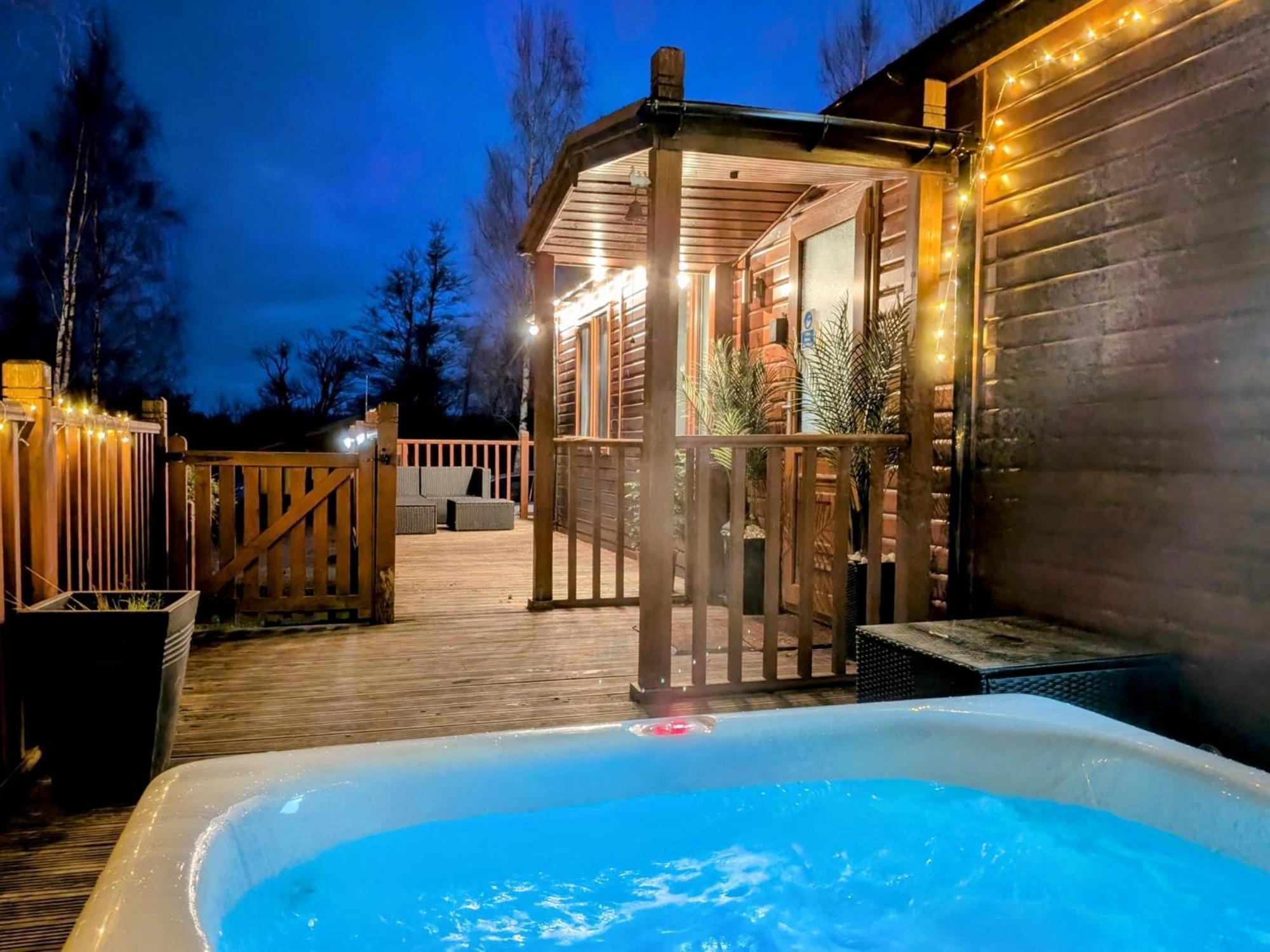 Puddleduck With Hot Tub On Felmoor Park * Morpeth